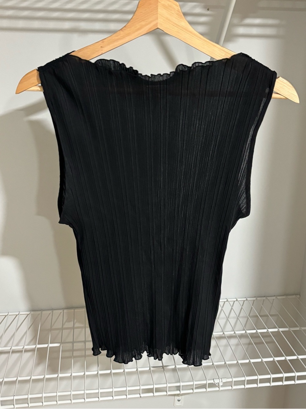Abercrombie & Fitch Black Sleeveless Pleated Top